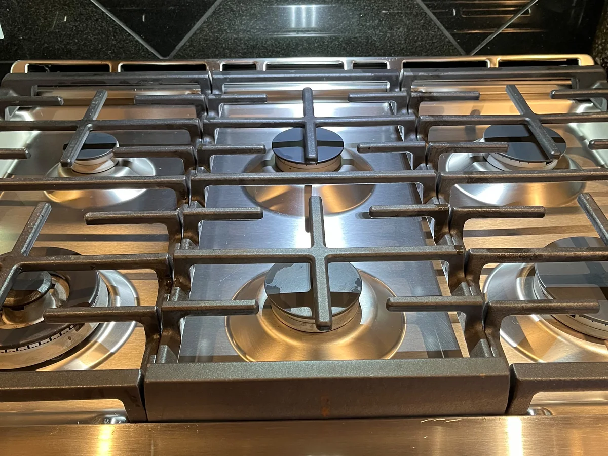 Polished stainless gas cooktop